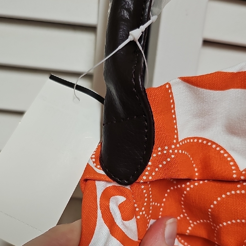 NWT Saks Fifth Avenue Orange and White Floral Slouchy Style Shoulder Bag Zipper - Picture 9 of 9